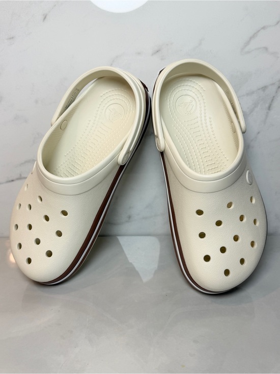 CROCS Shoes - NWT- Crocs “ Crocband gum clog Men’s 7 / Women’s 9. Summit White